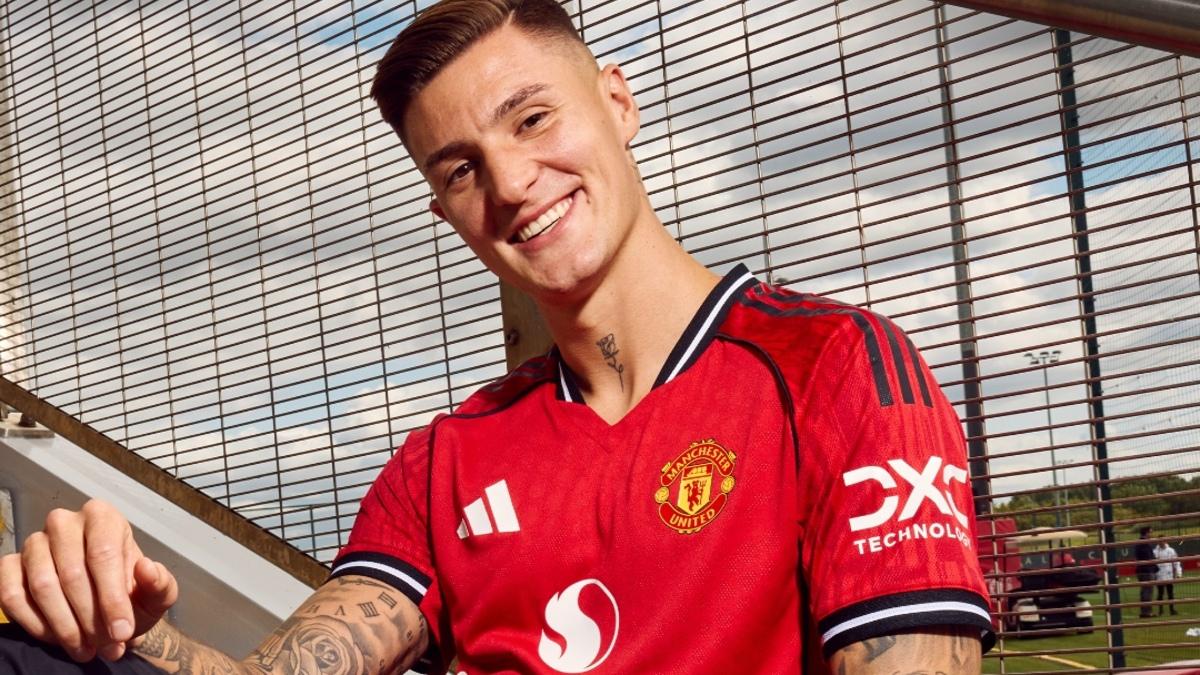 Manchester United hat den slowenischen Stürmer Benjamin Šeško offiziell verpflichtet