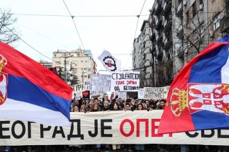 Serbien Proteste, Zusammenstöße & Vučićs Wirtschaftskurs