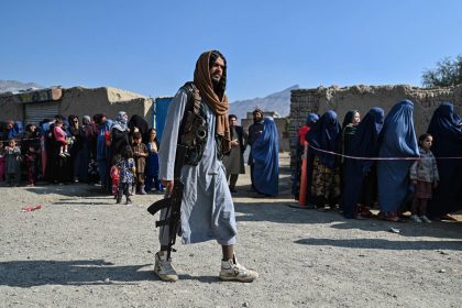 Taliban schließen Frauensalons in Kabul Folgen für Afghanistans Wirtschaft