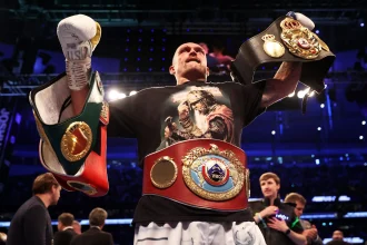 Warum Oleksandr Usyk den Plüschesel Lelja zu seinen Kämpfen mitnimmt