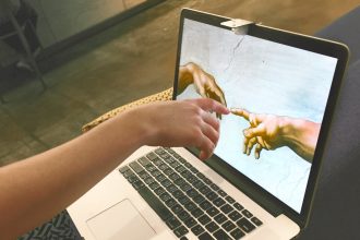 Apple Touchscreen-MacBook mit OLED ab 2026