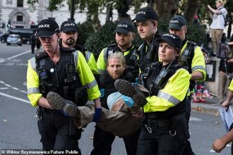 Banksy Graffiti am Londoner Royal Court sorgt für Streit