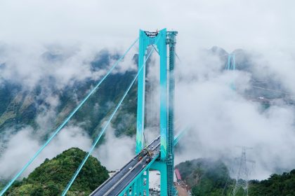 Huajiang-Brücke Das höchste Bauwerk in China (625 m)