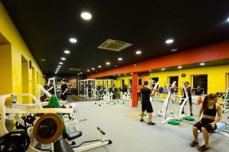 Polen plant Schutzräume in Sporthallen und Schwimmbädern