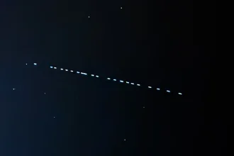 Starlink-Satelliten verglühen täglich über Nordamerika