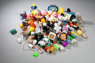 Stiftung Warentest deckt gravierende Mängel bei Temu und Shein auf – von giftigen Schwermetallen bis zu überhitzten Ladegeräten.