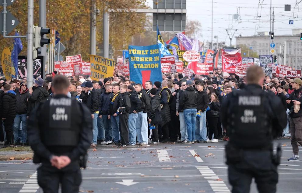 Streit um Stadionverbote: Ultras mobilisieren bundesweit