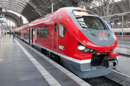 Die Deutsche Bahn plant eine Weihnachtsüberraschung für Reisende, trotz vieler Baustellen und Pünktlichkeitsproblemen. Wie wird der Fernverkehr 2025 aussehen?