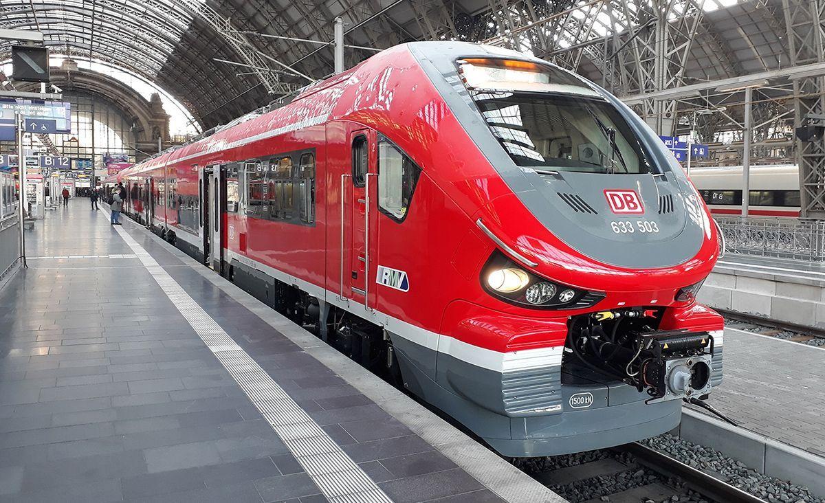 Die Deutsche Bahn plant eine Weihnachtsüberraschung für Reisende, trotz vieler Baustellen und Pünktlichkeitsproblemen. Wie wird der Fernverkehr 2025 aussehen?
