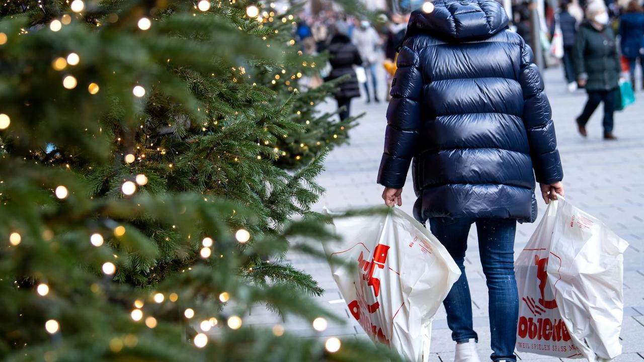 Wo Sie an Weihnachten 2025 noch einkaufen können: geöffnete Supermärkte an Weihnachten in Berlin, München und Hamburg