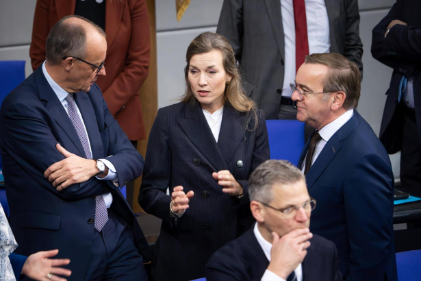 SPD-Politikerin Möller sorgt vor dem London-Gipfel mit Aussagen zu möglichen europäischen Soldaten in der Ukraine für Diskussionen über Europas Sicherheitsrolle.