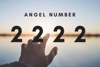 Was bedeutet 22:22? Die spirituelle Kraft der Engelszahl