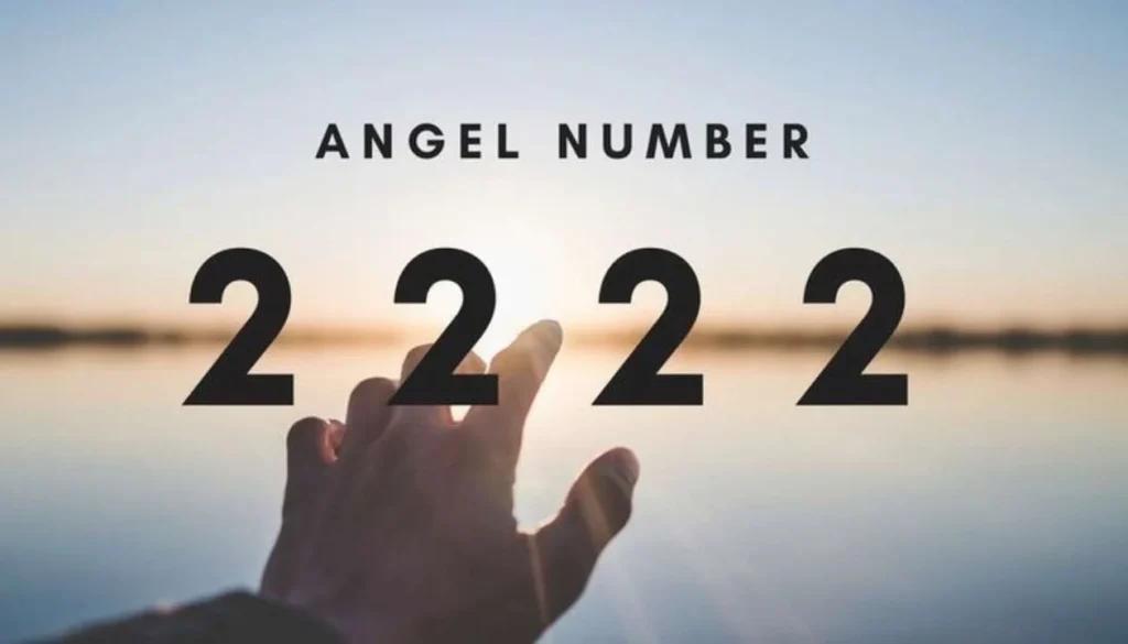 Was bedeutet 22:22? Die spirituelle Kraft der Engelszahl
