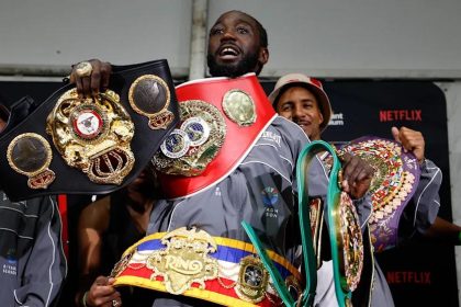 Terence Crawford beendet nach 42 ungeschlagenen Kämpfen und fünf Weltmeistertiteln seine Karriere. Ein Blick auf seine beeindruckende Boxlaufbahn und seinen Rücktritt.