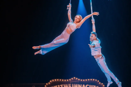 Sturz während der Vorstellung vor den Augen der Zuschauer