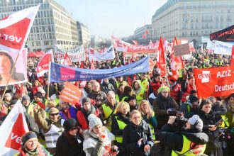 Warnstreik im ÖPNV Mitteldeutschland 2026: Magdeburg, Sachsen und Thüringen betroffen. Wo Busse und Straßenbahnen jetzt ausfallen
