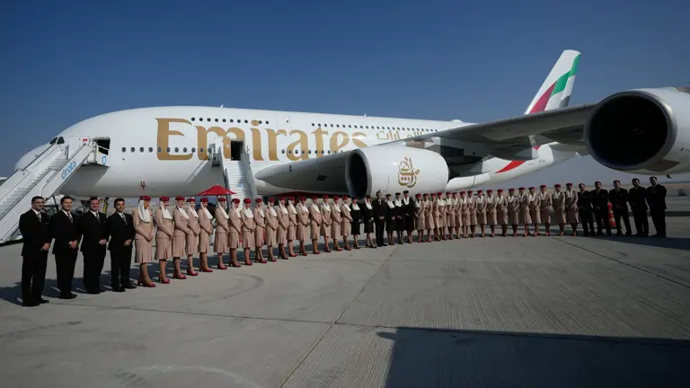 Flugbetrieb in Dubai komplett ausgesetzt – was Reisende jetzt wissen müssen