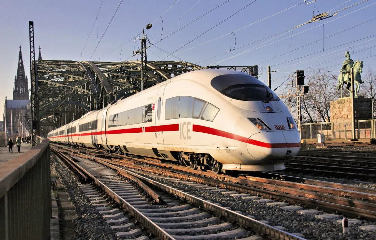 ICE zum Flughafen Brüssel ab 2026: Direktverbindung und Kombiticket für Bahn & Flug