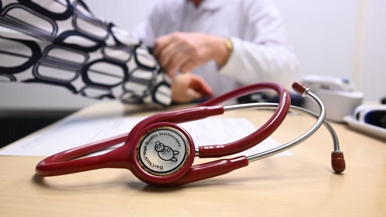 Krankenkassenbeiträge könnten sinken: Reformpläne sorgen für Hoffnung