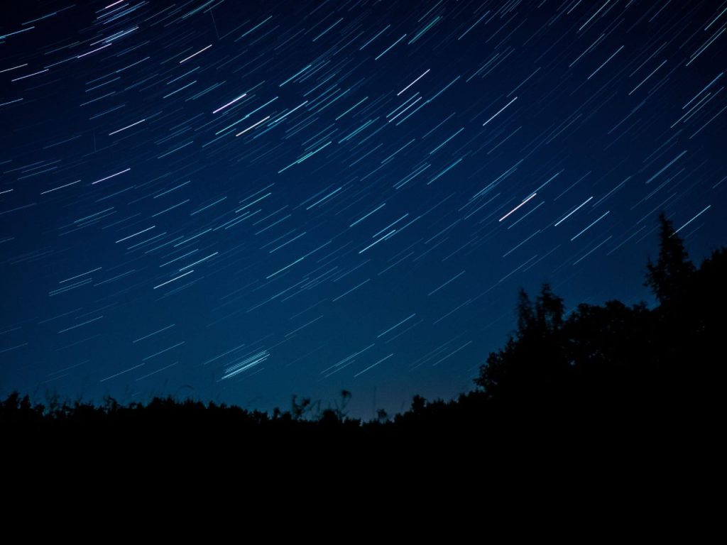 Lyriden-Meteorstrom 2026: Wann und wo Sternschnuppen in Deutschland sichtbar sind. Bis zu 23 Meteore pro Stunde