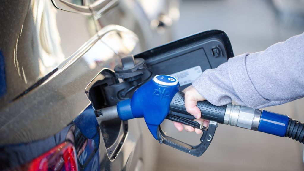 Energiesteuer in Deutschland wird gesenkt: Was Autofahrer jetzt sparen können