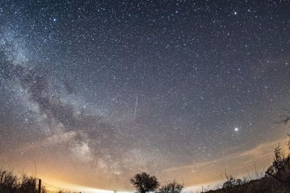 Lyriden-Meteorstrom 2026: Wann und wo Sternschnuppen in Deutschland sichtbar sind. Bis zu 23 Meteore pro Stunde