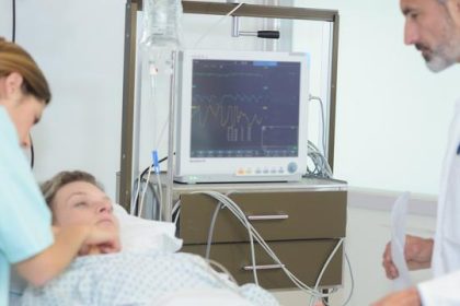 Meningitis erkennen: Symptome und Risiken im Überblick. Aktuelle Lage und wichtige Hinweise