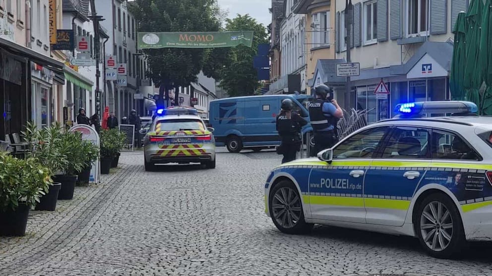 Geiselnahme in Sinzig: Polizei umstellt Volksbank nach dramatischem Vorfall