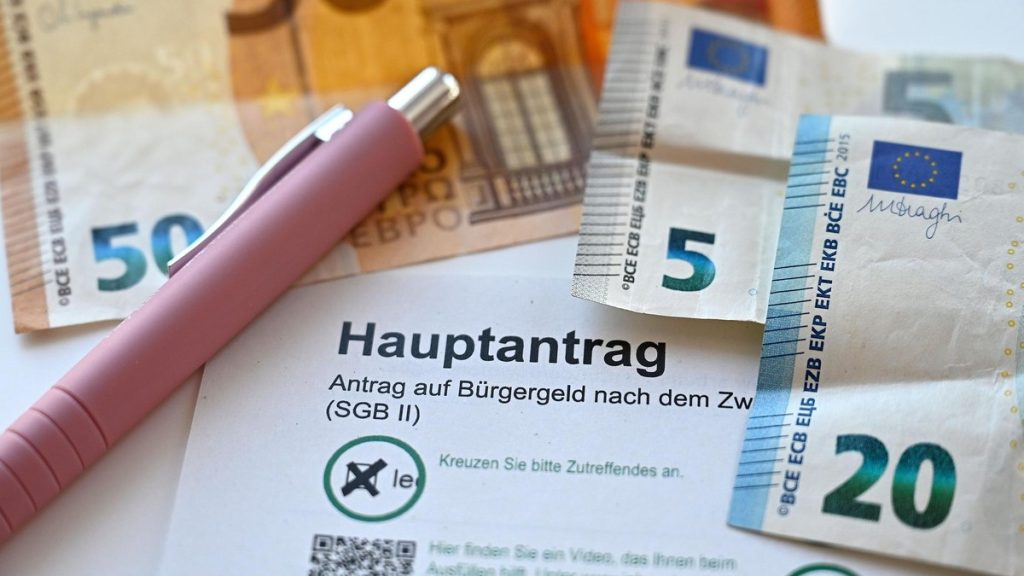 Bürgergeld Höhe 2026: Wie viel Geld bekommt eine Person, Paar und Familie?
