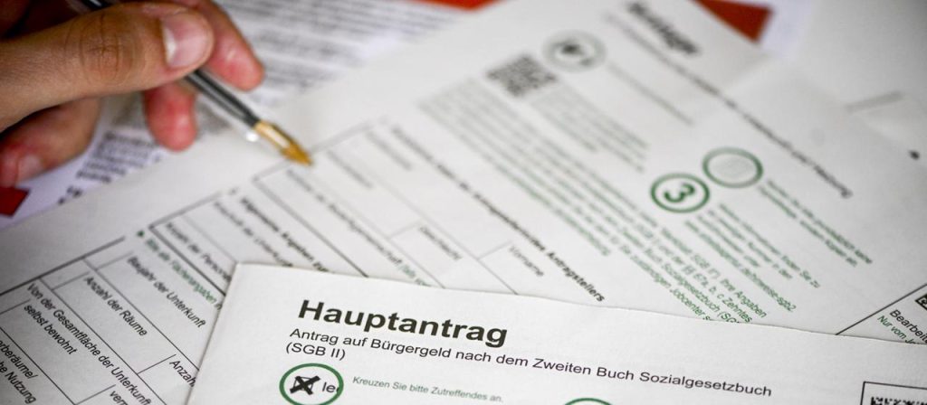 Bürgergeld Höhe 2026: Wie viel Geld bekommt eine Person, Paar und Familie?