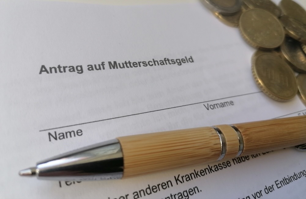 Mutterschaftsgeld 2026: Wie viel und wer zahlt?