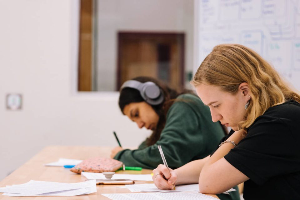Ausbildung in Deutschland 2026: Berufe, Gehalt und Bewerbung