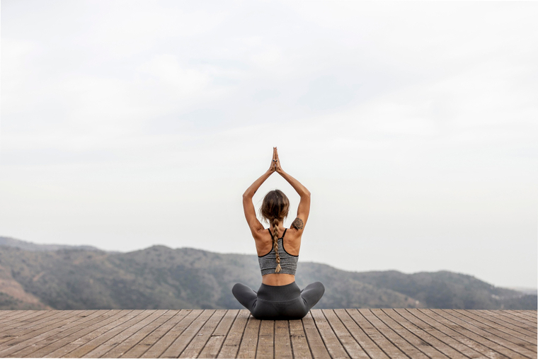 Yoga für Anfänger 2026: Übungen, Apps und Studios